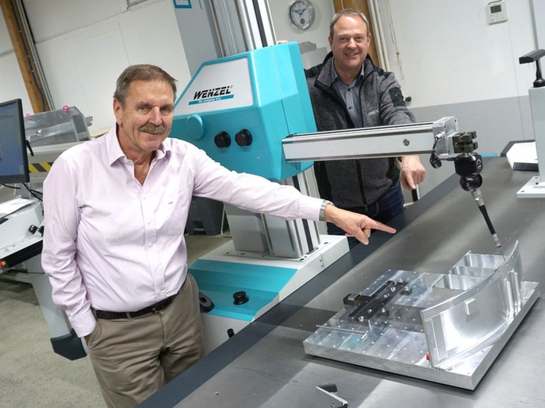 Peter Eickworth and André Kuhn, executive directors of Eickworth, with their 3D measuring machine.