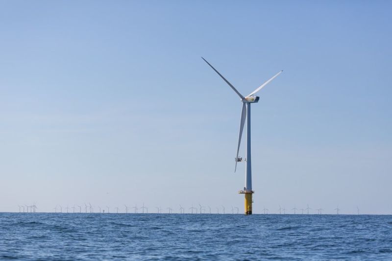 How do you decommission an offshore wind turbine?